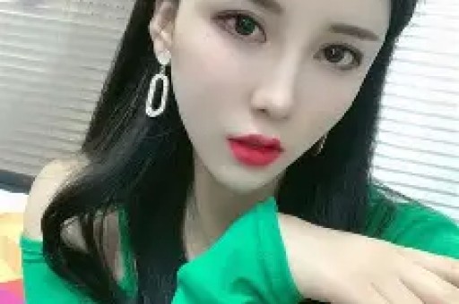 1天曝3大瓜！顶流女星签协议、约会激吻、知三当三各个炸裂